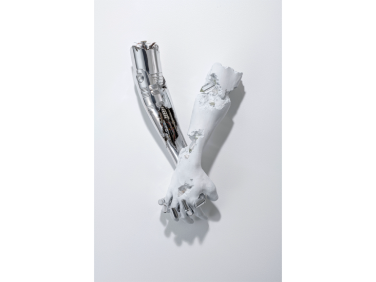 Danel Arsham x 空山基　Untiled_holding hands (aluminum)　2019