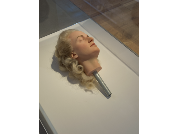 Simon Fujiwara　Marie Antoinette Head　2019