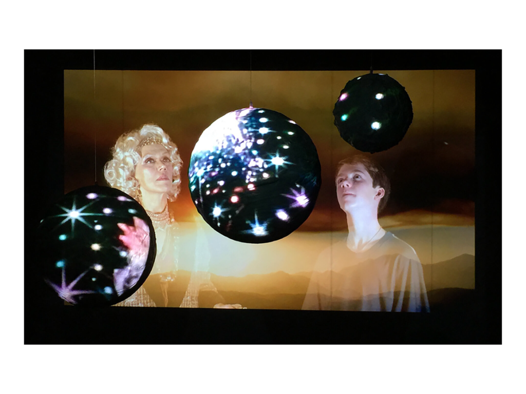 Tony Oursler「Transmission」 - art-index.net