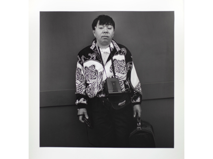 鬼海弘雄　フリルのついたシャツを着た人　1994 / printed 1994