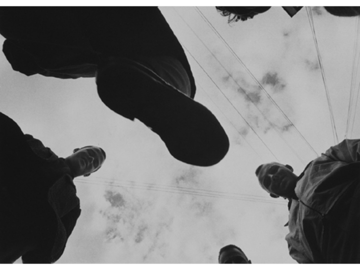 東松照明　チューイングガムとチョコレート 山口・岩国　1960