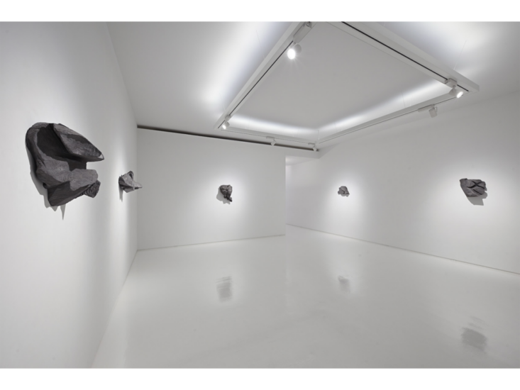 戸谷成雄個展　「視線体：半彫刻」　2025