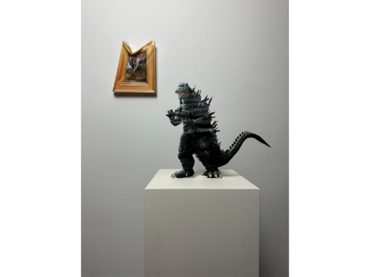 Julio Anaya Cabanding　Left: Smashed painting. After Godzilla / Right: Godzilla toy　2024