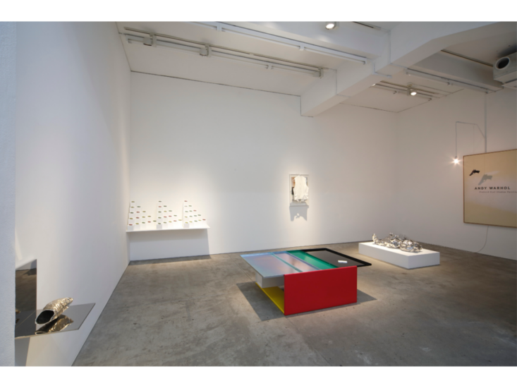 Jonathan Monk　The Deflated Silver Foot Of A Rabbit That Once Belonged To Jeff Koons　2013
