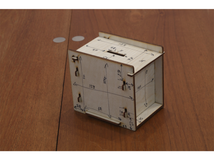 Ryan Gander　Prototype for 'Anyone with a family is motivated by money　2014