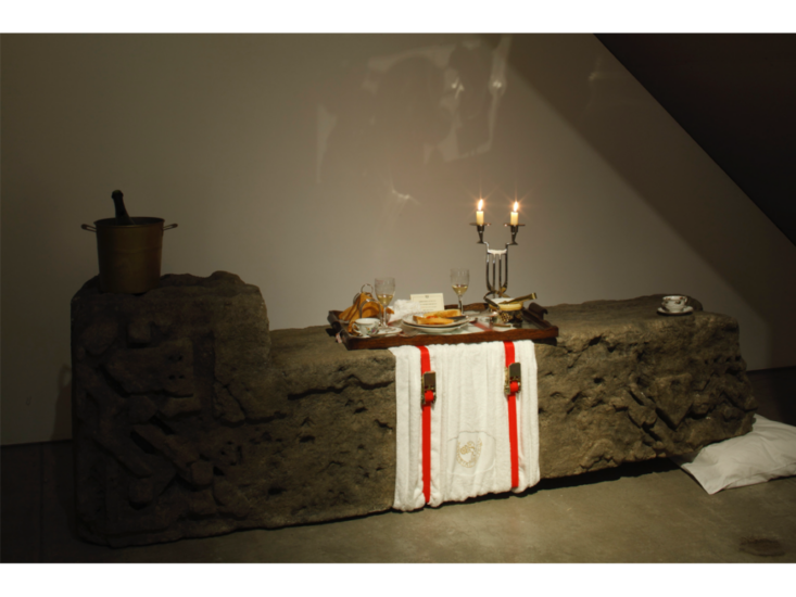 Simon Fujiwara　Dawn on the Imperial Suite　2013
