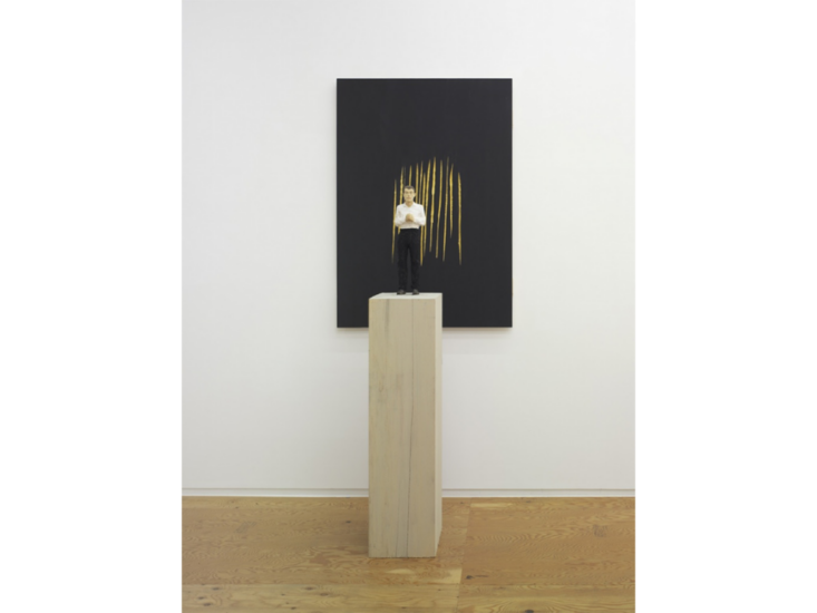 Stephan Balkenhol　man in black / white with relief black gold　2011